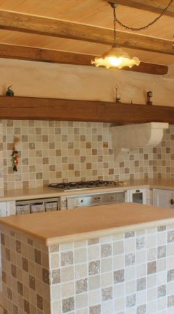 HDRtist HDR - http://www.ohanaware.com/hdrtist/